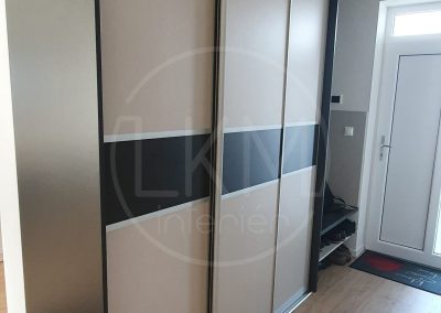 Chodbový šatník