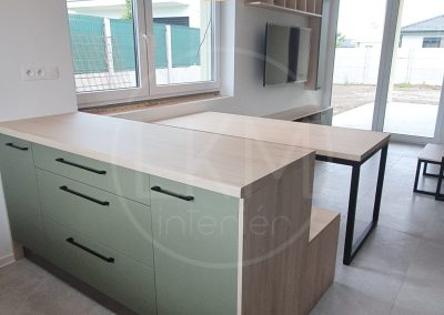 Kuchynská linka a obývačka v jednom štýle